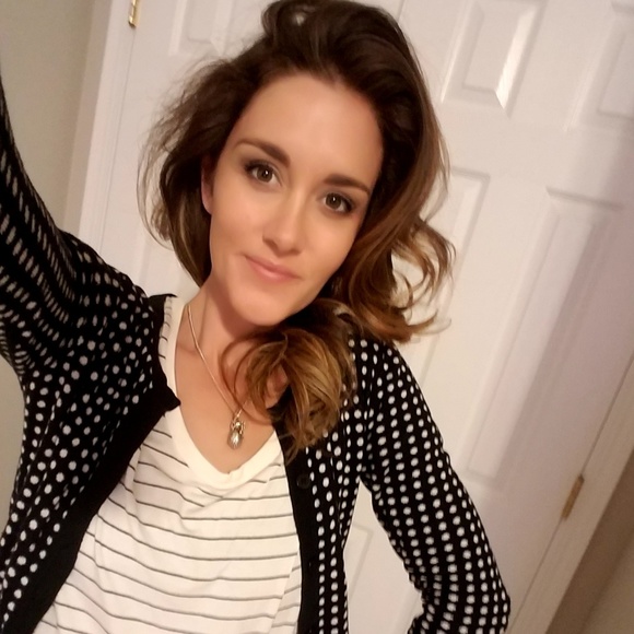 Meet your Posher, Haeley - Picture 2 of 2